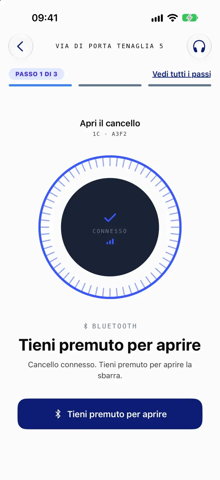 L'app Parkito apre il cancello del parcheggio con il telefono