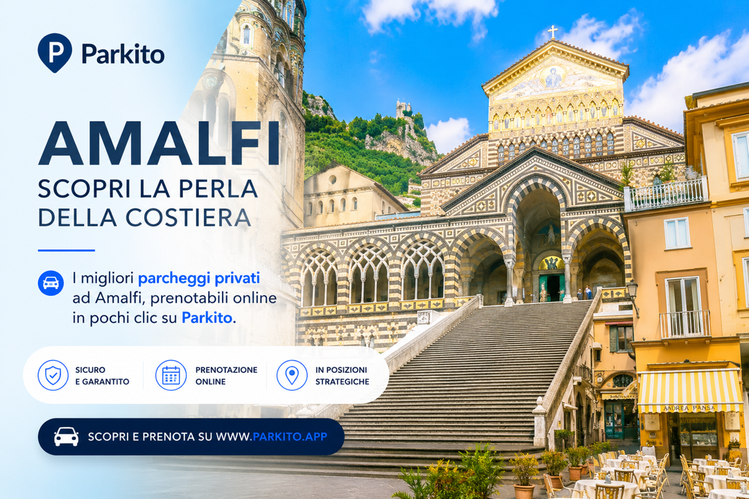 Duomo di Amalfi con la scalinata monumentale e la facciata arabo-normanna in Piazza Duomo