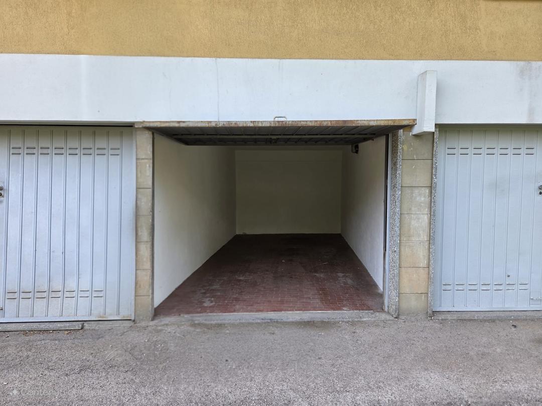 Copertina per Via Gerolamo Rossi 37