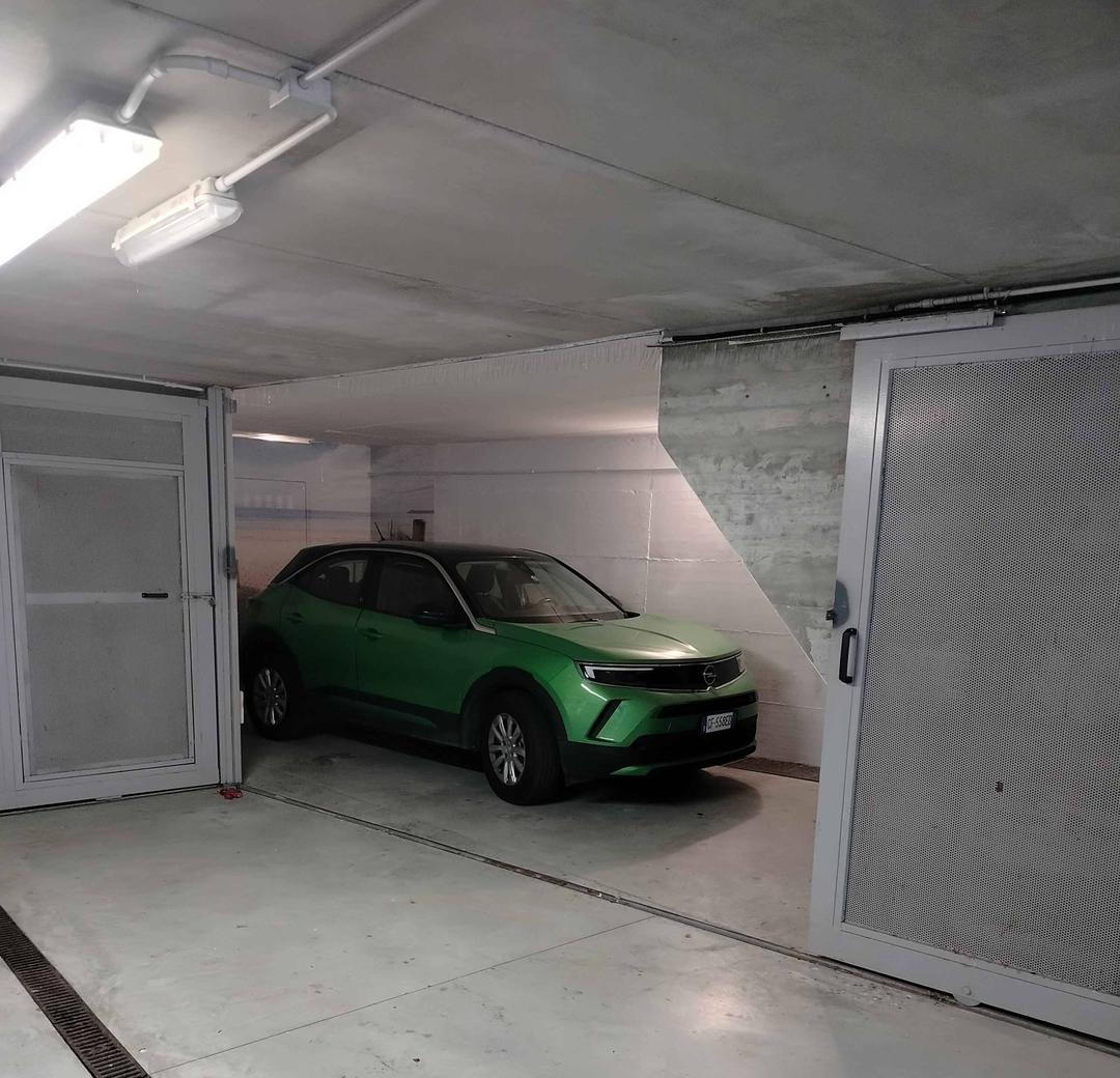 Copertina per Via Castagneto 36