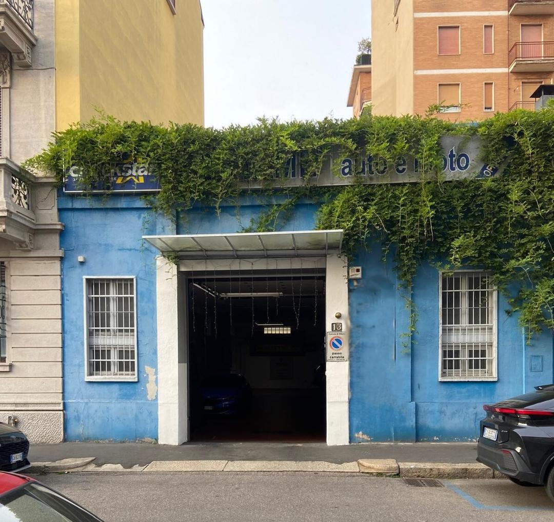 Copertina per Via Francesco Lomonaco 13